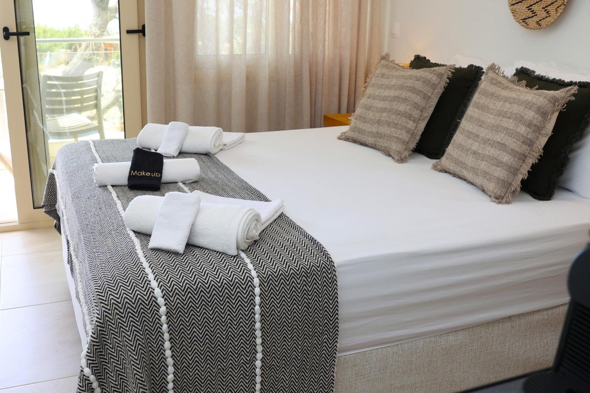 Ocean View Studios And Luxury Rooms Plomari Екстериор снимка