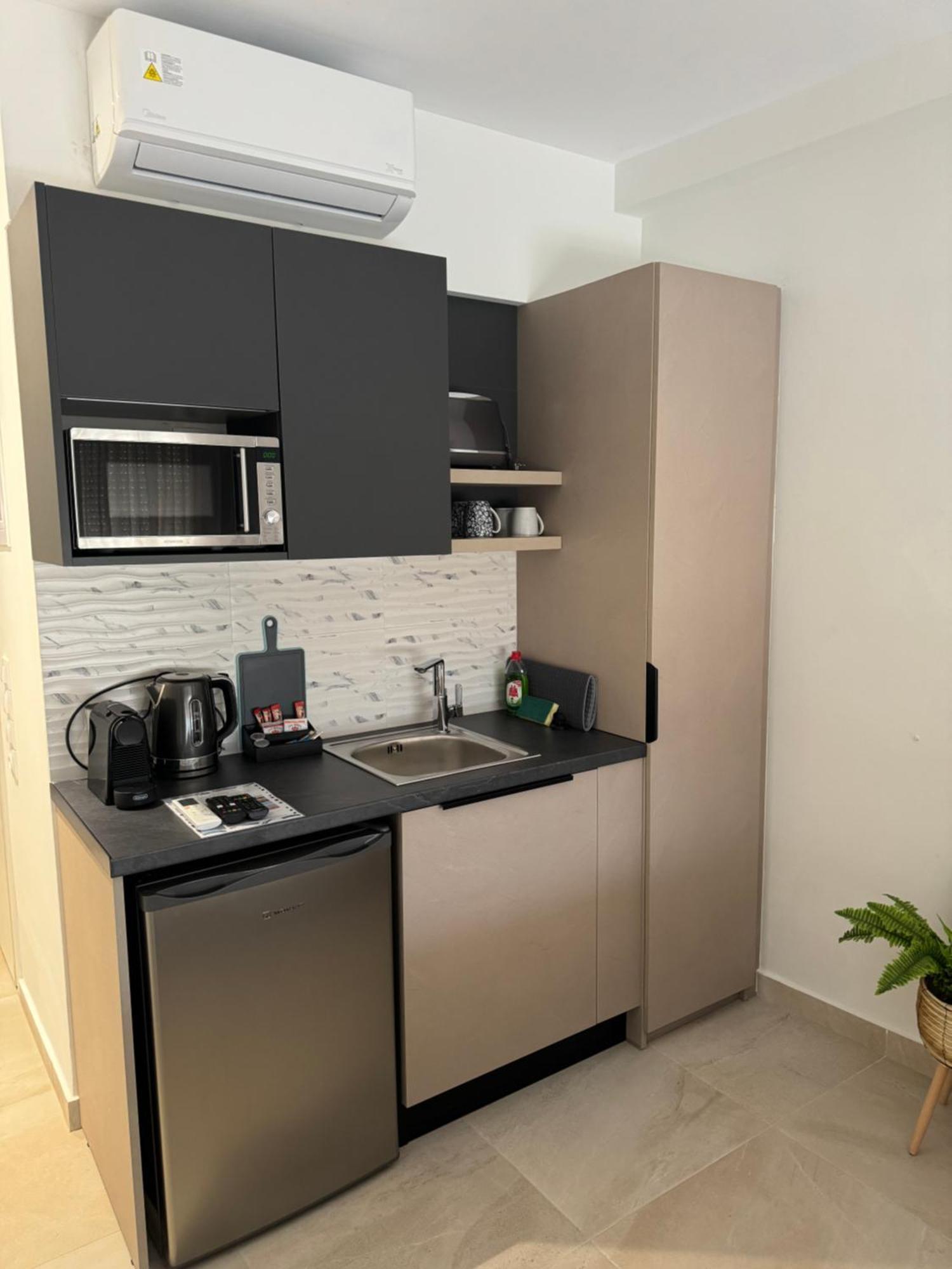Ocean View Studios And Luxury Rooms Plomari Екстериор снимка