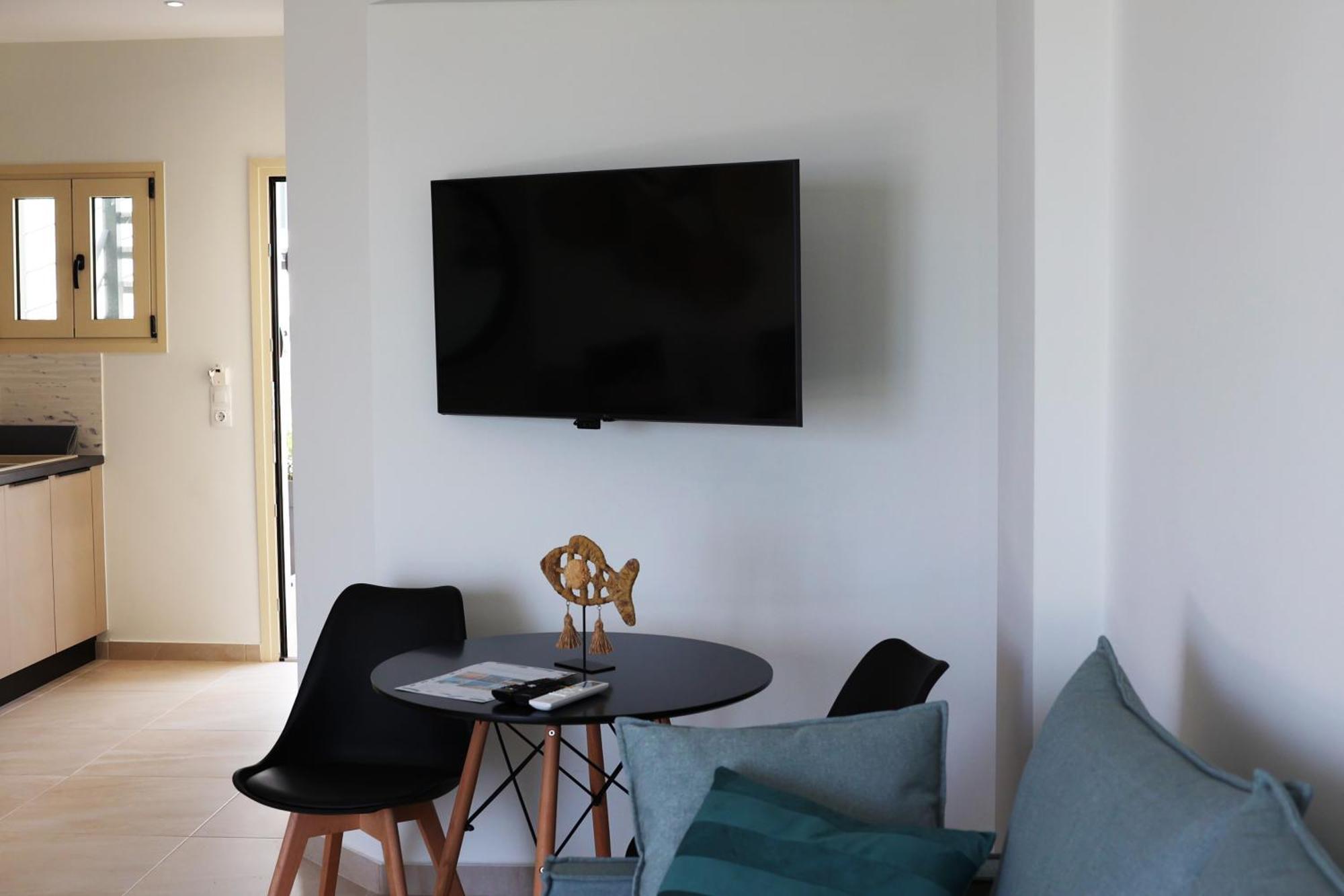 Ocean View Studios And Luxury Rooms Plomari Екстериор снимка